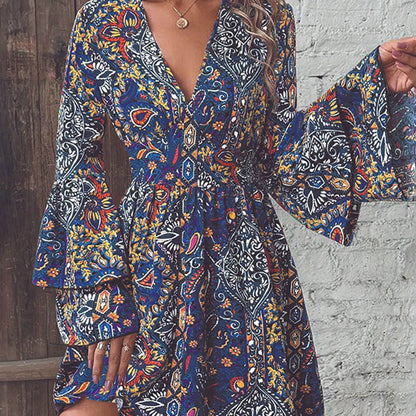 📢📢40% OFF !! ⏰Women's Elegant Paisley Print V-Neck Flared Sleeve Dress